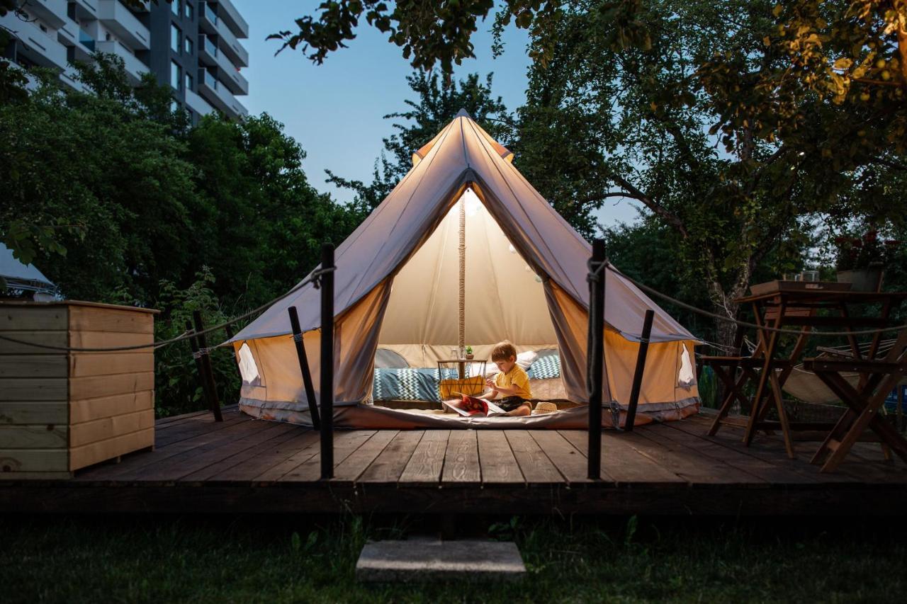 Dragonfly Gardens Urban Glamping Luxuszelt *