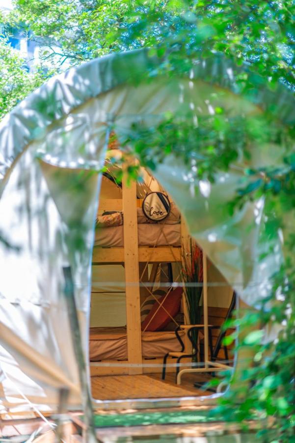 Dragonfly Gardens Urban Glamping * Brașov